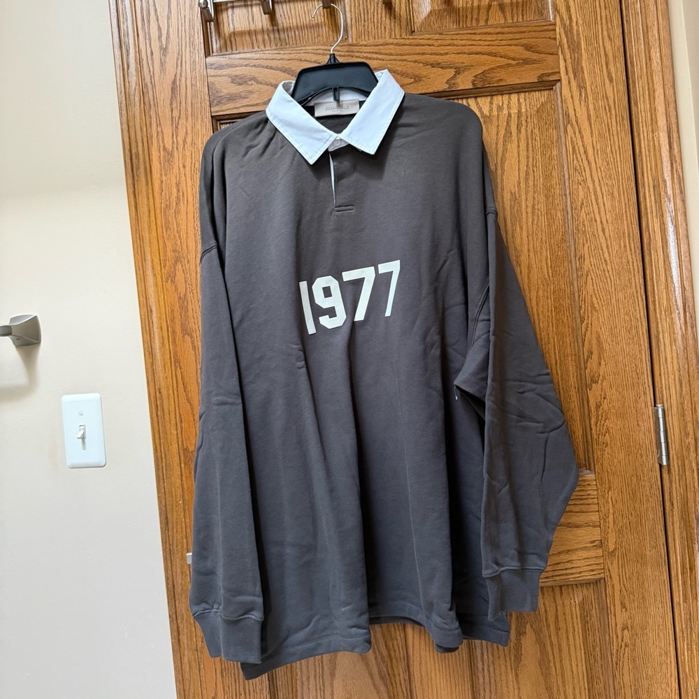 Essentials shirt - Picture 3 of 7
